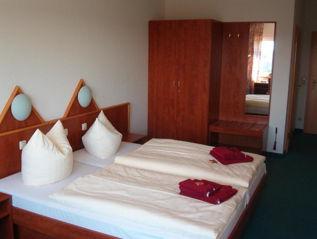 Hotel Und Gasthaus Rammelburg-Blick Friesdorf Chambre photo